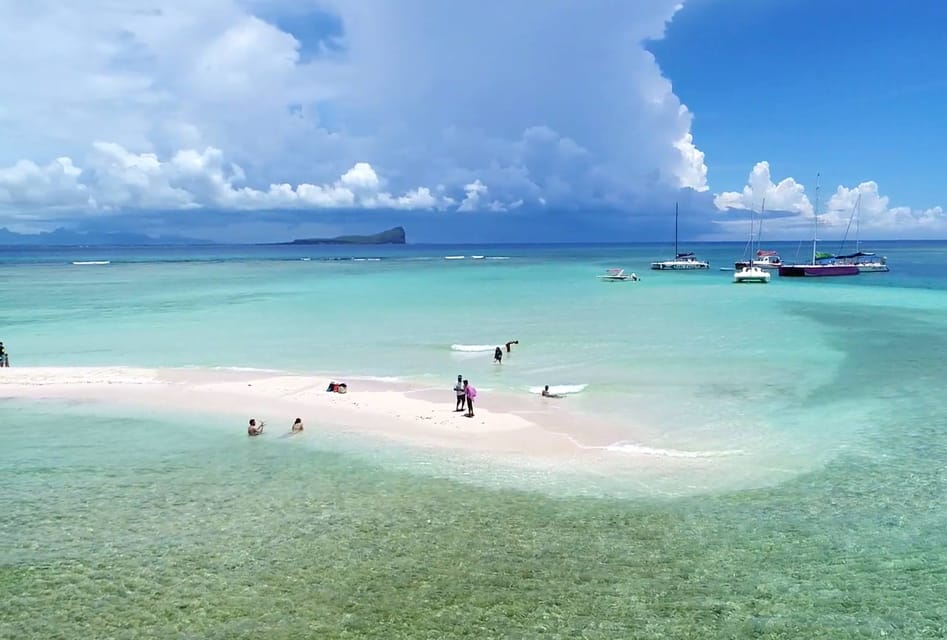 Tourists arriving at pristine white sandbank at Gabriel Island