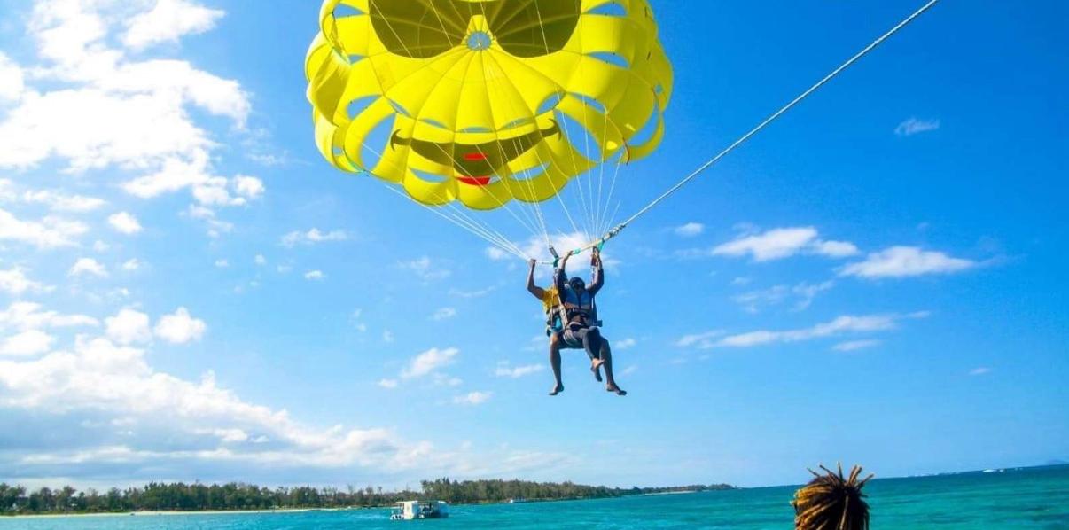 Couple enjoying colorful parasailing adventure in Mauritius with Exotic Vacances