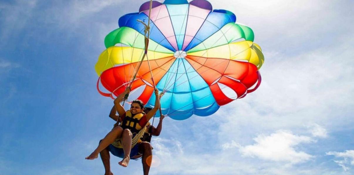 Thrilling parasailing ride over the turquoise waters of Mauritius with Exotic Vacances